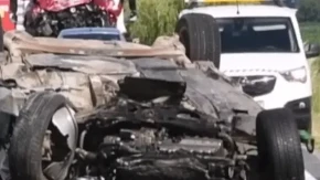  Žena (43) vozila u kontrasmeru i izazvala užas! Poginula na licu mesta, dvoje mrtvih, njeno troje dece i muž u kritičnom stanju!