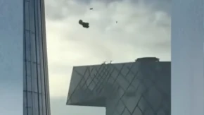 Otkrivene mračne misli pilota! Zakucao se u najvišu zgradu u Pekingu, nije preživeo (VIDEO)