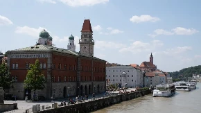 Fasada od razbijenih tanjira, čaša i stakla postala je svetska atrakcija (FOTO)