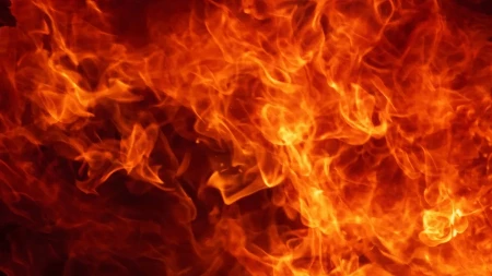 Dragocena jahta u plamenu: Izbio veliki požar, evakuisano 3.000 ljudi