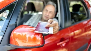 Koliko će da košta izrada - počelo izdavanje novog pasoša