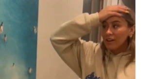 Rezervisali smo apartman na moru, a onda zanemeli pred slikom na zidu! Na fotografiji smo bili MI! 