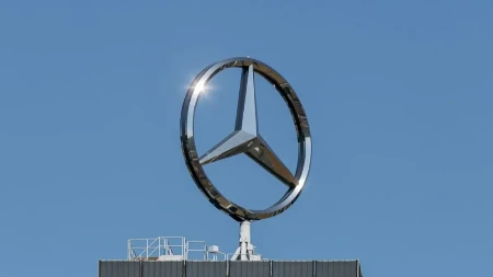 Mercedes stavlja katanac na fabrike