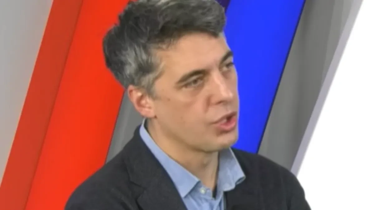 Blolader Miketić ponovo lupa kao otvoren prozor! I oni za sebe misle da su elita? Ovi da pobede, mogli bi samo Srbiju da prizemlje!