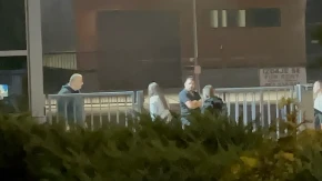 Izbačena iz Šimanovaca, urla dok je vode do rampe: "Muka mi je od tebe" (VIDEO) 