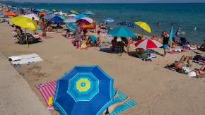 Džabe silikoni na ovoj Grčkoj plaži! Influenserka objavila snimak koji je skandalizovao Balkan
