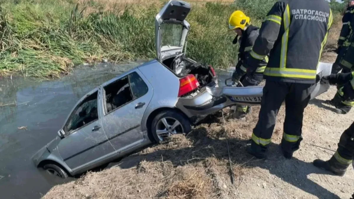Vraćali se sa pecanja, pa sleteli u kanal?! U potopljenom "golfu" pronađena tela dva muškarca i žene