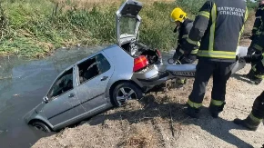 Ronioci Žandarmerije pretražuju kanal posle stravične nesreće: Auto završio na krovu u vodi, izvučena tela tri osobe