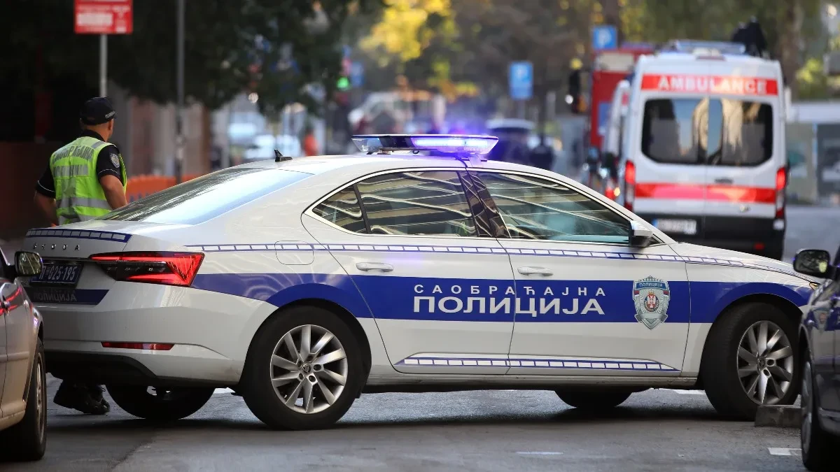 Očevidac otkrio kako se dogodila nesreća na Vračaru: "Audi" udario u ženu i teško povredio noge, evo kako je spasila ćerkicu