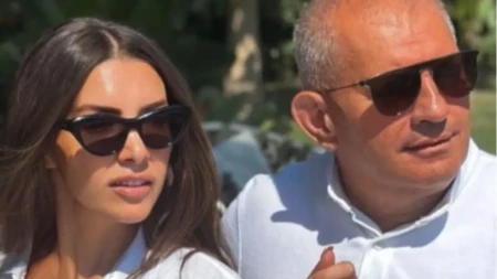 Ovaj moćni muškarac je muž voditeljke na RTS! Poziraju zajedno na egzotičnoj destinaciji (FOTO)