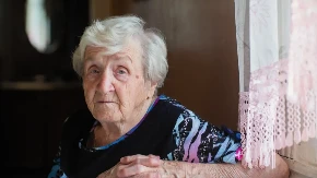 Naše bake su imale ovaj trik za mirisnu kuću, danas se ponovo vraća: Kako da se dnevni boravak oseća "na čisto"