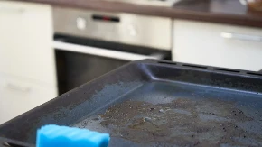 Pleh je toliko zagoreo da ste hteli da ga bacite? Ovaj trik mu vraća sjaj bez ribanja, biće kao nov
