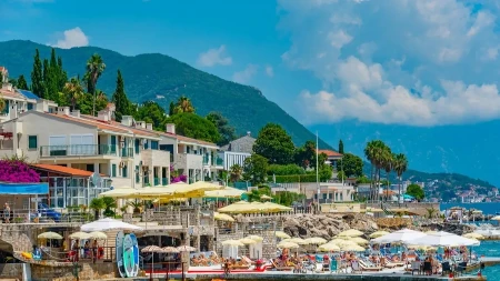 Kafa 2,50 evra, ležaljke 25, a apartman uz more papreno skup - Herceg Novi sve skuplji