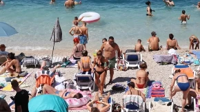 Snimak iz Makarske usijao mreže: Ljudi u neverici gledaju šta se dešava na plaži