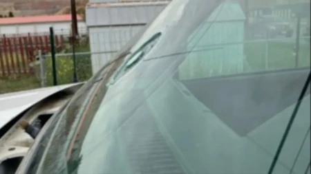 ''Šta je ovo, majko mila?!'' Vozač prišao autu, kad je video šta je na vetrobranskom staklu, zanemeo