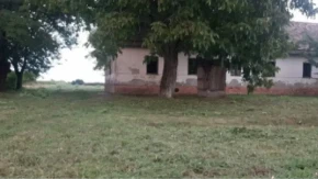 Zarađuje ogroman novac, a kuća mu je stara 180 godina! Nekretnina našeg popularnog pevača potpuno oronula (FOTO)