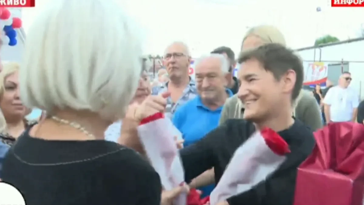 Leštane na nogama! Pogledajte kako su građani dočekali Anu Brnabić (FOTO)
