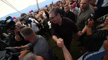 Vučić sa narodom u Drežniku! Reka ljudi dočekala predsednika: Aco, Srbine! (FOTO/VIDEO)