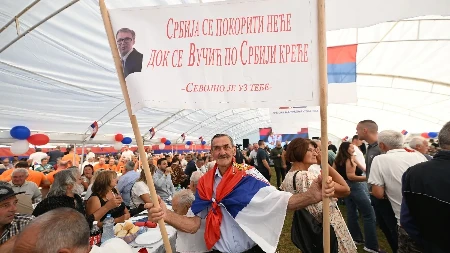 Jedna fotografija obeležila je skup u Drežniku! Pogledajte poruku upućenu Vučiću (FOTO)
