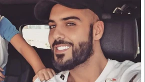 Porteran je iz Dubaija zbog lepote, zaluđene žene mu poklanjale automobile! Kad se oženio, htele da ga linčuju, a ovako živi danas