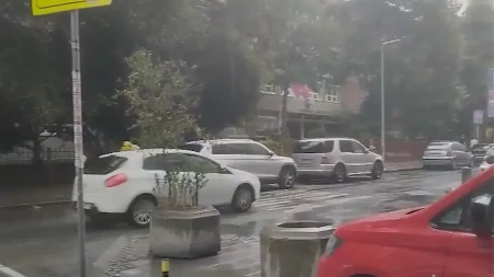 Strašno nevreme pogodilo delove Srbije! U ovom gradu se ništa ne vidi od kišne zavese! (VIDEO)