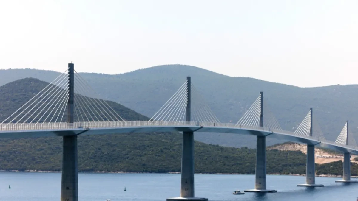 Gde su sada blokaderi da ruše i pljuju po Hrvatskoj: Novi most se raspada...  I, to je sasvim normalna stvar