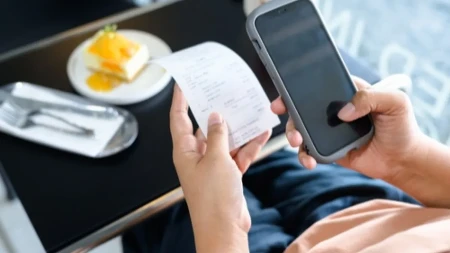 Fiskalni račun iz kafića izazvao haos na mrežama: Jedna naplata podelila ljude kao nikada pre