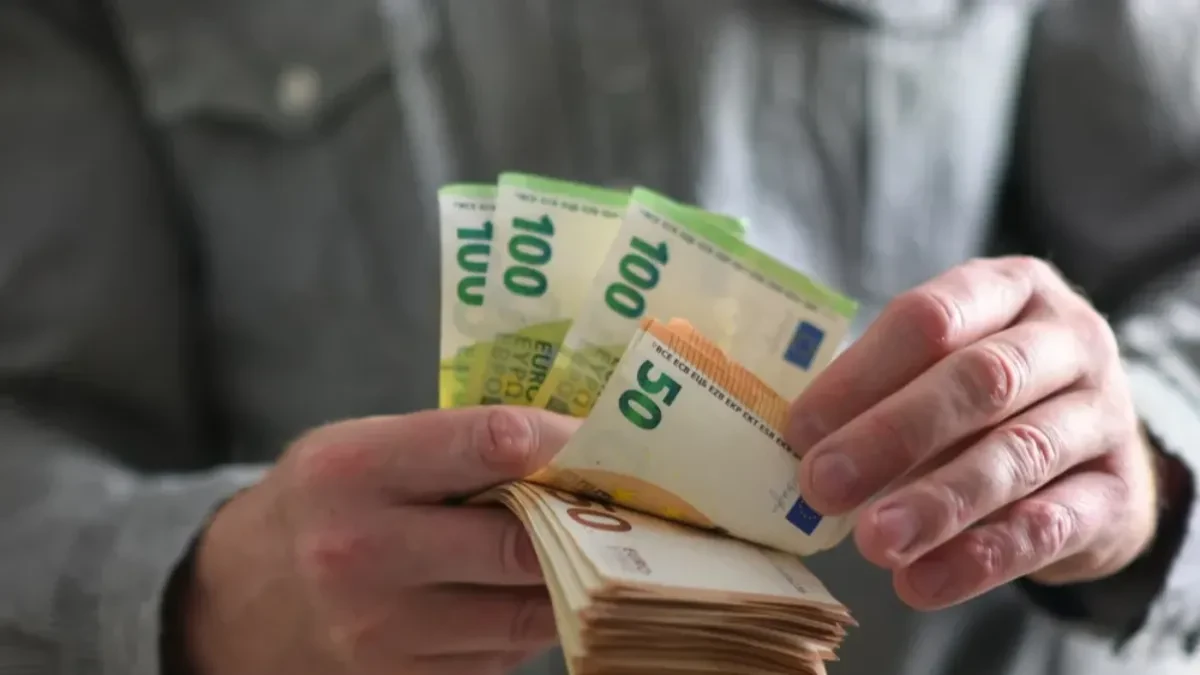 Muškarac čistio stan i pronašao dokumente stare pet decenija: Sada je bogatiji za 110.000 evra