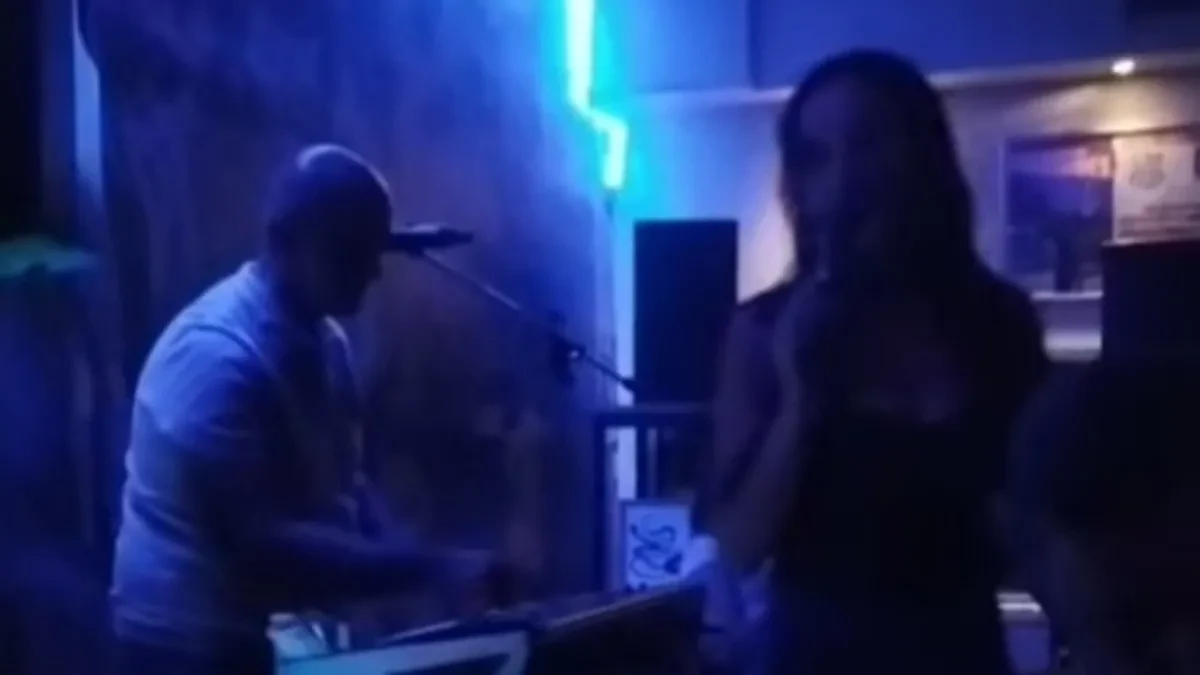 Razvela se posle 13 godina braka! Pevačica je zbog ovoga precrtala supruga