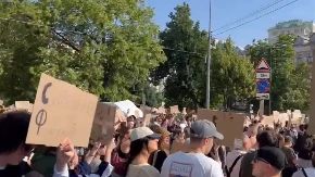 Horor u Kijevu! Ukrajinski vojnici ubili čoveka, telo bacili u kantu za đubre!
