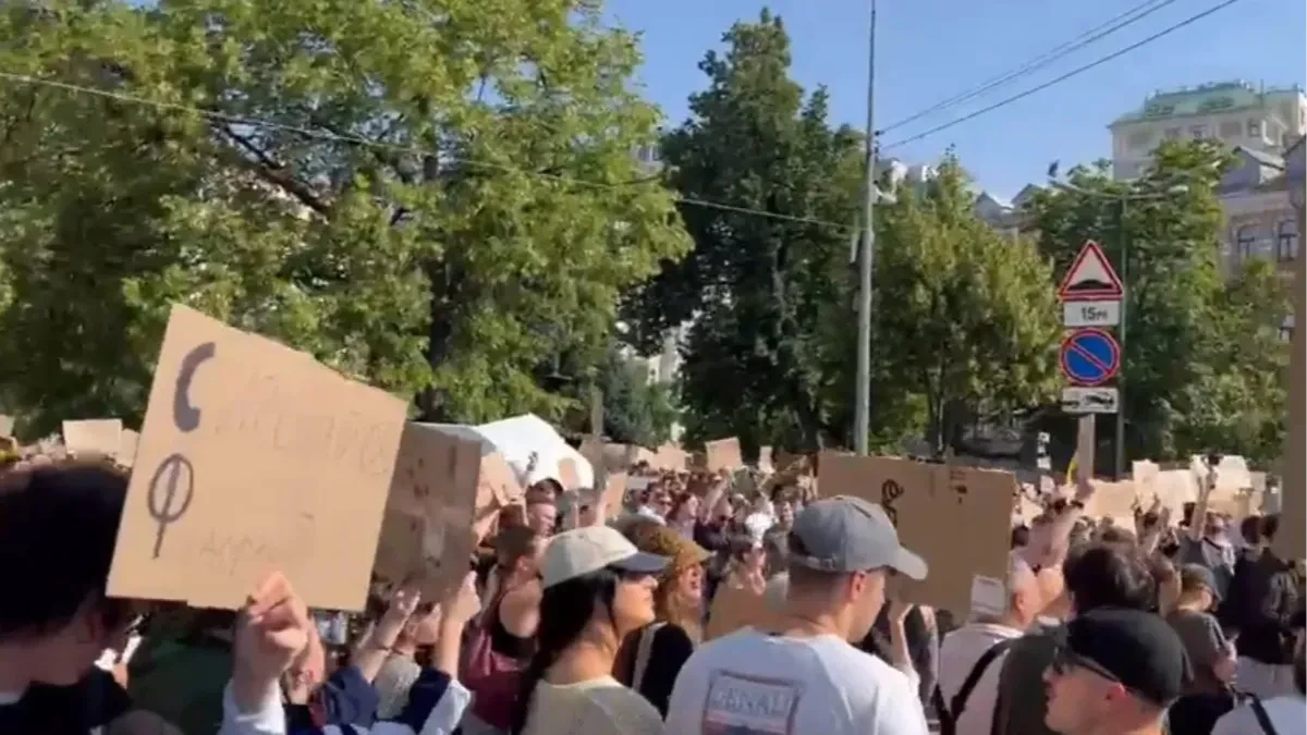 Horor u Kijevu! Ukrajinski vojnici ubili čoveka, telo bacili u kantu za đubre!