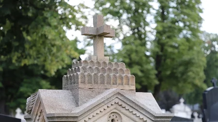 Kada se plaćaju godišnje naknade za zakup, uređenje i održavanje površine groblja