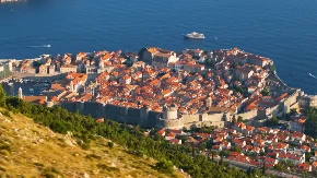 Misteriozan zvuk sa balkona u Hrvatskoj zbunio turistkinju, a odgovori u komentarima nasmejali region