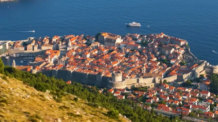 Misteriozan zvuk sa balkona u Hrvatskoj zbunio turistkinju, a odgovori u komentarima nasmejali region