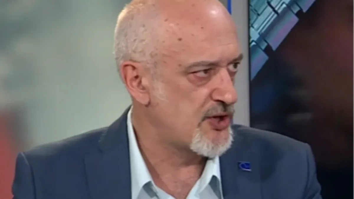 Blokader sa "studentske" liste sramno vređa sve koji ne misle kao on! Udario na ženu jer mu se našla na putu