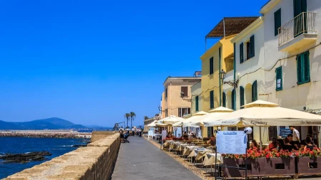 Šok u restoranu na Sardiniji: Dobili su račun od 532 evra - kada su videli cene kafe i vode, zinuli su od čuda