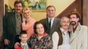 On je igrao 3 različite uloge, Jugoslava se pojavila još pre Đine, a Natalija Šćekić izmenjala 4 prezimena: U hit seriji "Srećni ljudi" su se potkradale velike greške koje retko ko da je primetio 