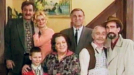 On je igrao 3 različite uloge, Jugoslava se pojavila još pre Đine, a Natalija Šćekić izmenjala 4 prezimena: U hit seriji "Srećni ljudi" su se potkradale velike greške koje retko ko da je primetio 