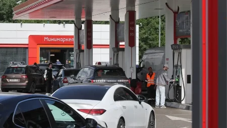 Upalila se lampica za rezervu?! Evo kako da izračunate koliko vam je goriva ostalo