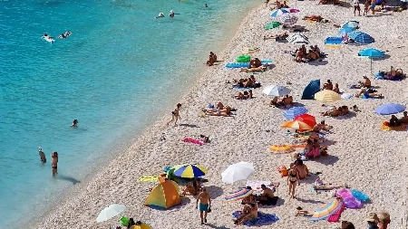 Turisti ostali u šoku: Džin od četiri metra i 400 kilograma pronađen mrtav, stručnjaci hitno izašli na teren! (Video)