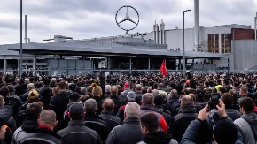 Veliki protesti u Mercedesu: Radnici odbijaju da rade duže bez veće plate