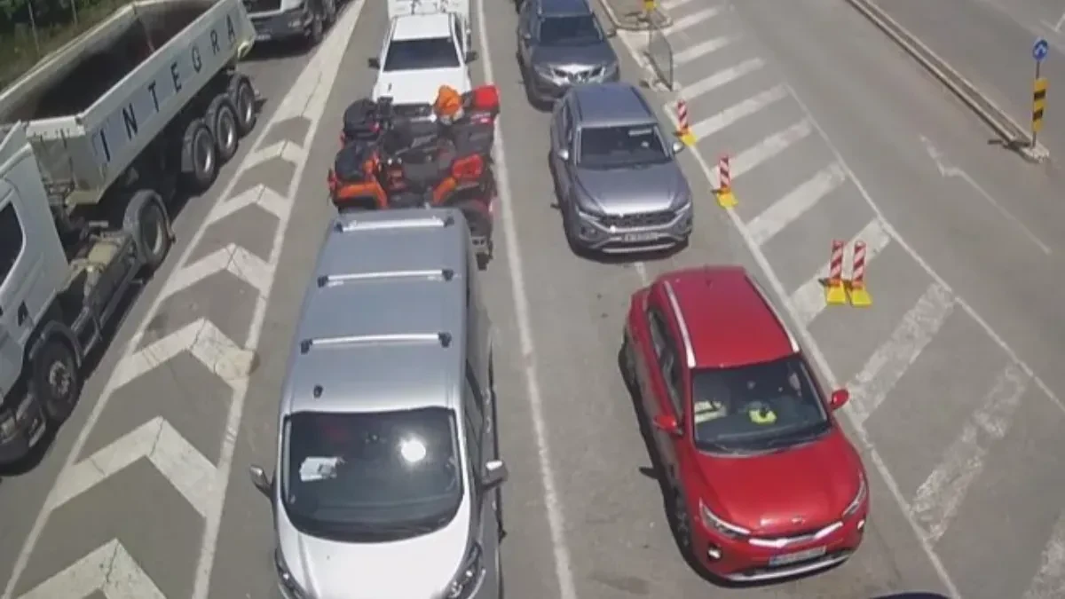 Formirale se kolone vozila na ovim granicama: Automobili ne mrdaju!
