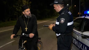 Voz dana: Vozio pop bicikl po mraku i naleti na pandura...