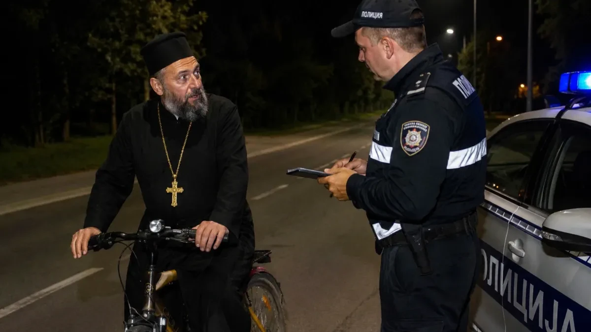 Voz dana: Vozio pop bicikl po mraku i naleti na pandura...