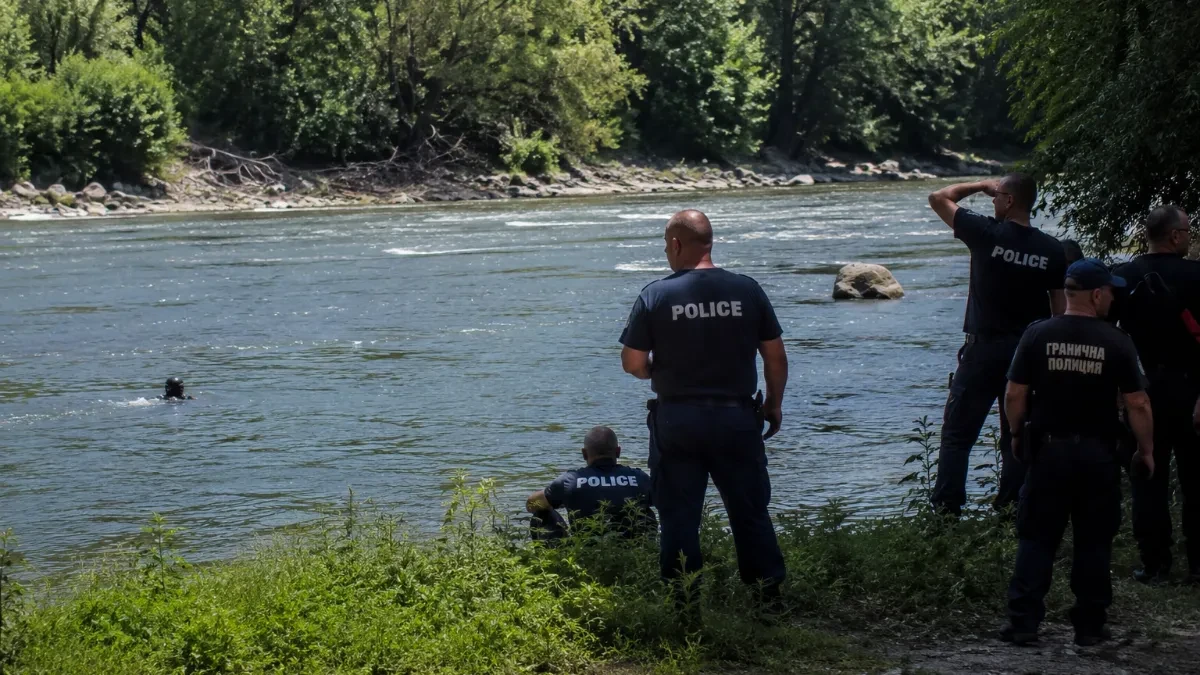 Horor na reci Strumi! Skočili za unucima i više nisu izašli iz reke: Za decom se još traga, porodicu zadesila nezapamćena tragedija