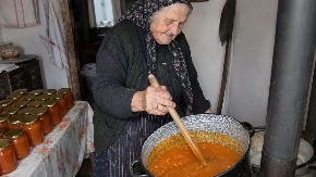 Džem od kajsija bez konzervansa: Baka Rada sa Kopaonika doda samo jedan sastojak i zimnica joj se nikada ne pokvari