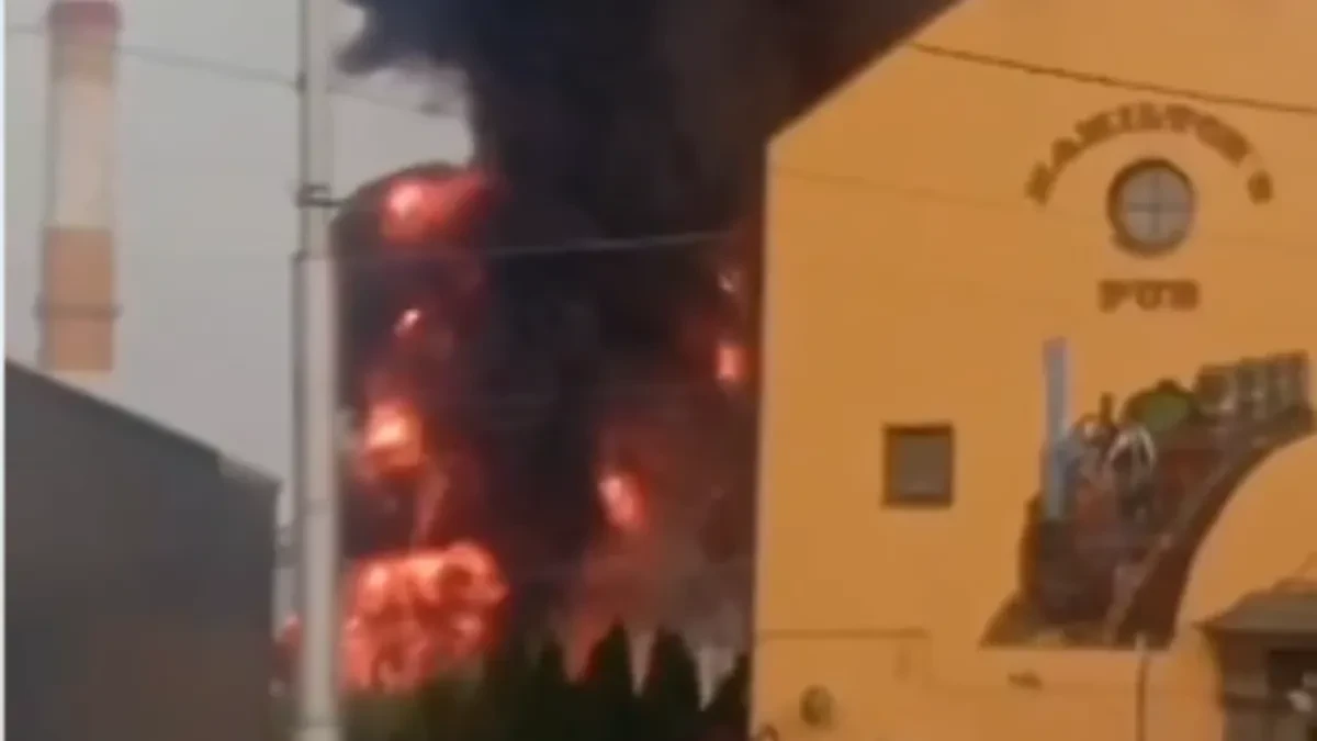 Dramatični snimci iz Belgoroda! Ukrajinci pogodili ključnu fabriku, buknuo požar (VIDEO)