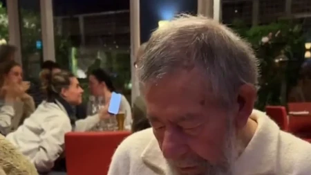 Ima najbolju unuku na svetu: Deka nije skidao osmeh sa lica, a sve zahvaljujući ovom poklonu