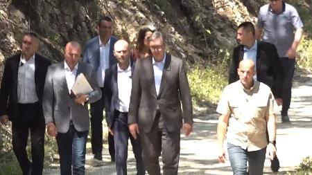 Vučić obilazi čudesnu turističku atrakciju na Kablaru! (FOTO/VIDEO)