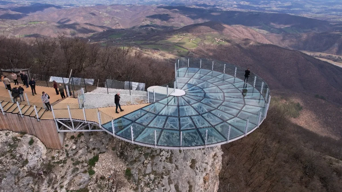 Otkriveno koliko je koštao stakleni vidikovac na Kablaru: Cifra će mnoge iznenaditi